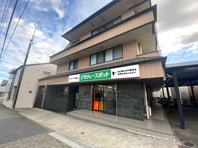 不用品を地域で譲り合うリユース拠点、ジモティースポット町田を説明する写真です。