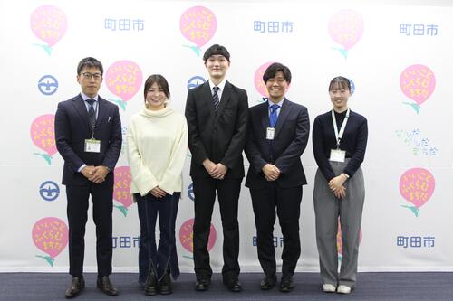 写真3　左から、町田市　秋葉、さがまち学生Club　ともさん、同　ろきさん、 町田市　富井、同　佐藤