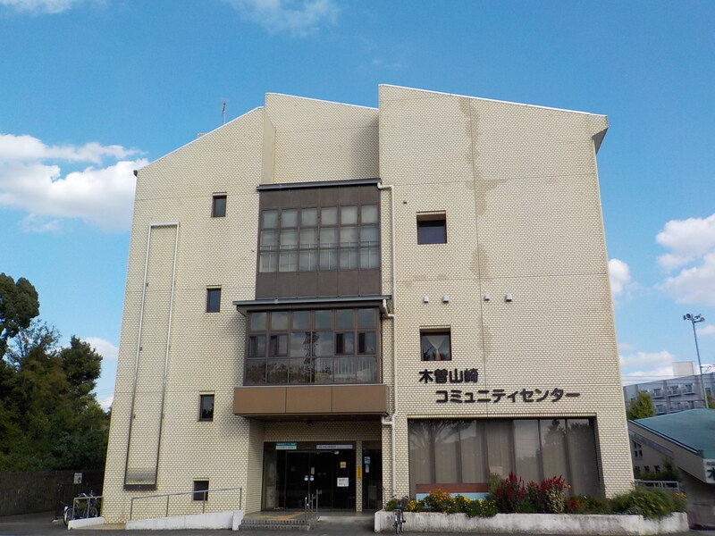 木曽山崎コミュニティセンター外観（A館側）
