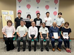 町田市トライアル発注認定書交付式の写真