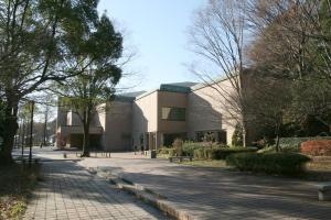 芹ヶ谷公園と町田市立国際版画美術館
