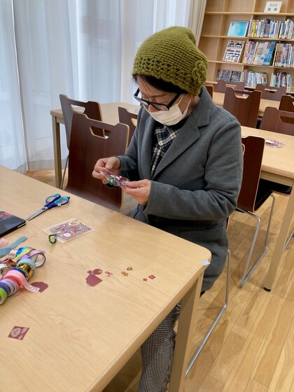 ブックマークを作っている写真