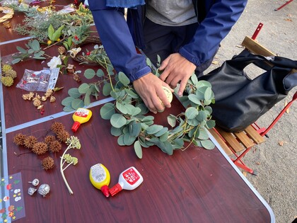 リースを作成している写真