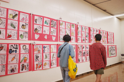 市内小中学校絵手紙作品展　昨年度の様子