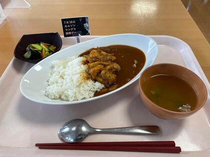 タンドリーチキンカレー・なすときゅうりのサラダ・キャベツとオクラのスープ