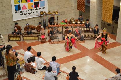 インドネシアの伝統音楽「ガムラン」のコンサートの様子