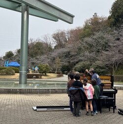 ストリートピアノ
