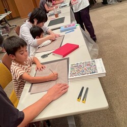 影絵の人形作りワークショップの様子
