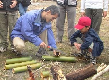 楽器作りの様子