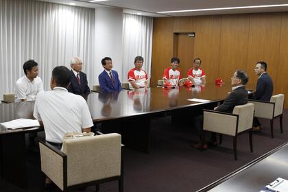 表敬訪問の様子1