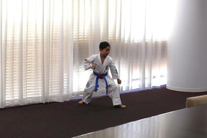 型の披露の画像