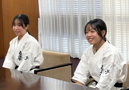 笑顔で市長と懇談
