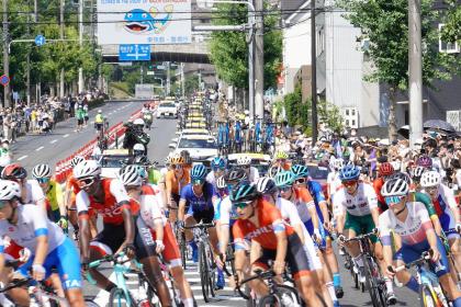 女子自転車ロードレース写真