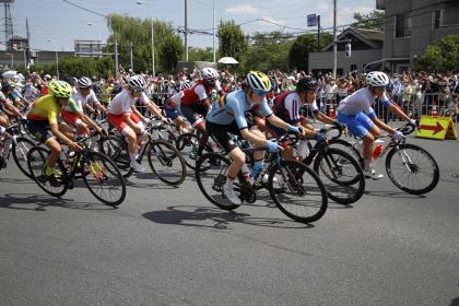 女子自転車ロードレース写真