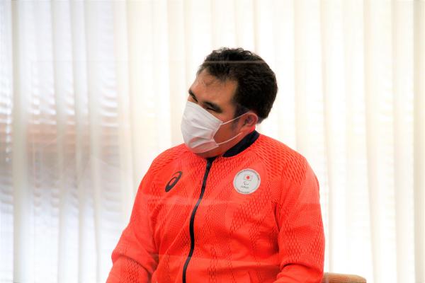表敬訪問する寺西一選手