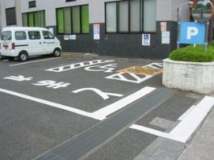 「小山市民センター」思いやり駐車区画の写真