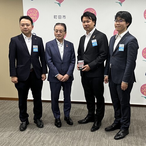 義援金贈呈式の様子です