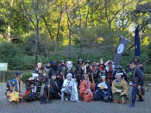 コスプレ行列の集合写真です。