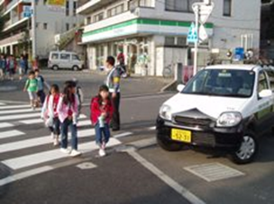 青色回転灯装備車（青パト）の活動の画像