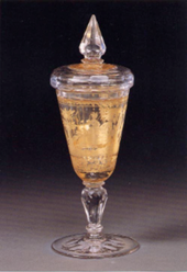 ガラス「狩猟文 蓋付ゴブレット（しゅりょうもん ふたつきごぶれっと）」（チェコ・18世紀）の画像