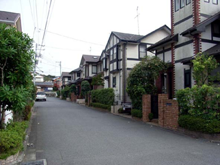 きれいな住宅地のまちなみ写真