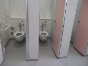 学校のトイレの画像