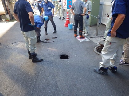 道路陥没のようす
