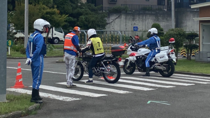 白バイ隊員及び二輪車安全運転指導員による指導
