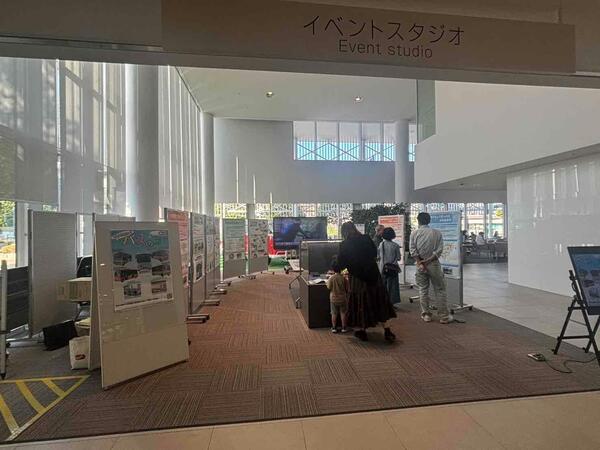 今年度に実施したイベントスタジオでの展示の様子