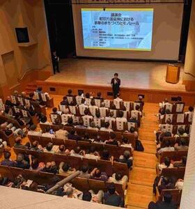 図　講演会の様子２