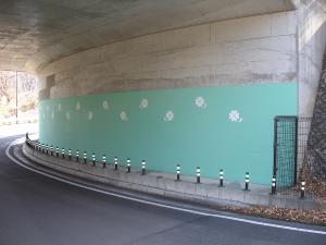津島下トンネルの壁画の画像