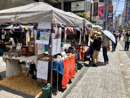 タープテント区画の出店の様子