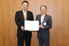 協定締結式の様子