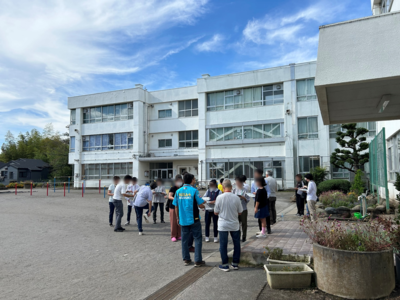 学校探検の様子の写真