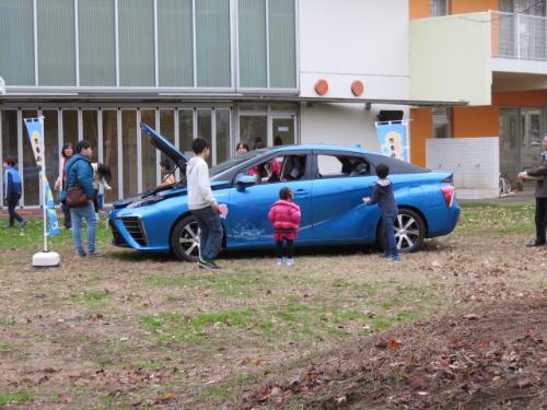 燃料電池自動車「ミライ」子ども向け展示会の写真