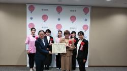 町田市仕事と家庭の両立推進企業賞表彰式の写真