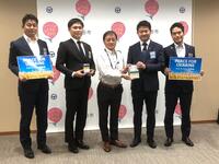 ウクライナ人道危機救援金贈呈式の写真