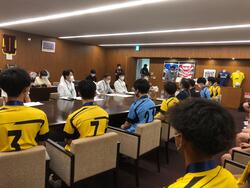 表敬訪問（ASVペスカドーラ町田U-18全日本フットサル選手権優勝報告）の写真