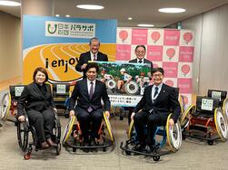パラスポーツ用車いす「パラサポ！ミライ」贈呈式の写真