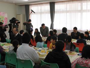 スーパー給食の様子の写真